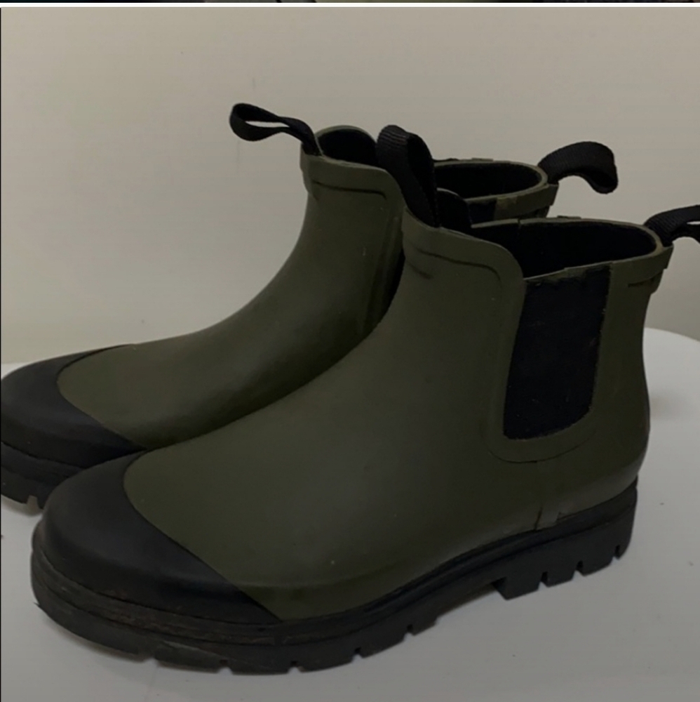 Water proof Chelsea boots